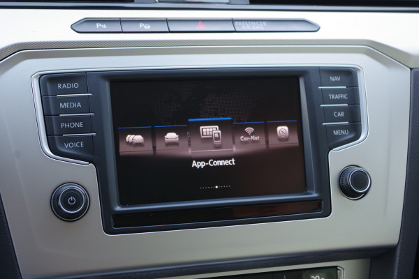 Volkswagen Passat Variant 1.4 TSI 126 PK Comfortline Business, Trekhaak, Massage, Adap. Cruise Control, Stoelverwarming