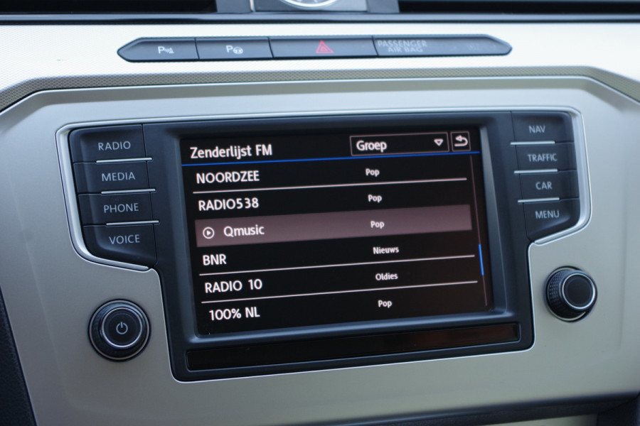 Volkswagen Passat Variant 1.4 TSI 126 PK Comfortline Business, Trekhaak, Massage, Adap. Cruise Control, Stoelverwarming