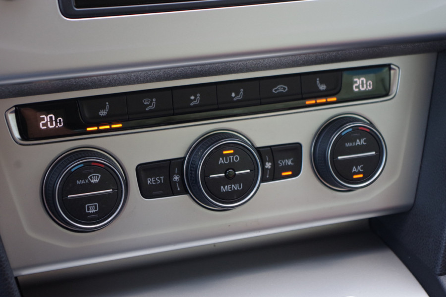 Volkswagen Passat Variant 1.4 TSI 126 PK Comfortline Business, Trekhaak, Massage, Adap. Cruise Control, Stoelverwarming