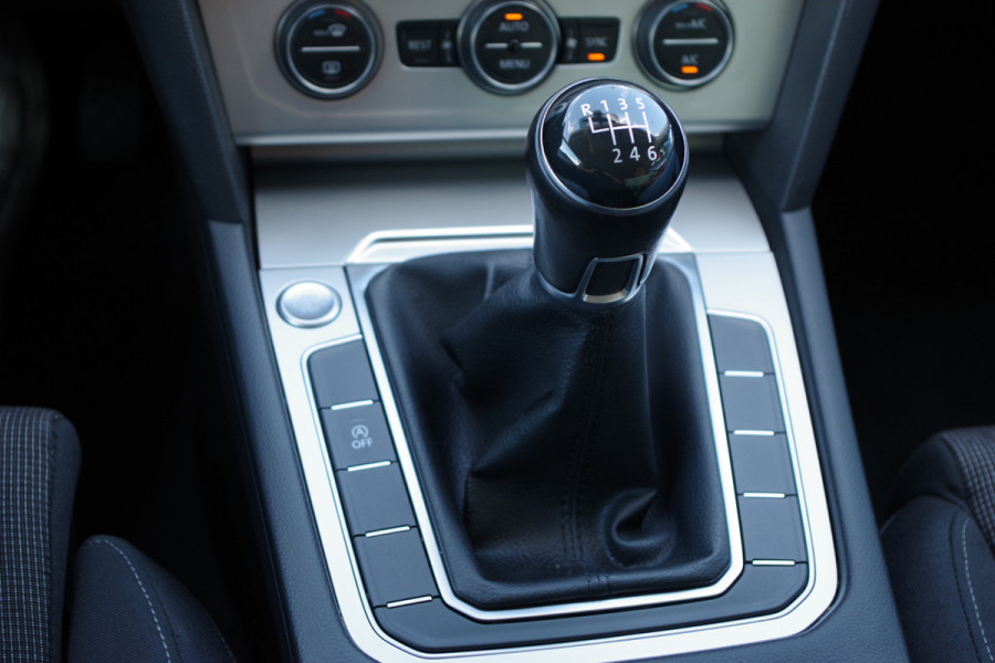 Volkswagen Passat Variant 1.4 TSI 126 PK Comfortline Business, Trekhaak, Massage, Adap. Cruise Control, Stoelverwarming