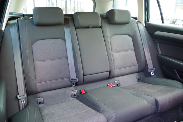Volkswagen Passat Variant 1.4 TSI 126 PK Comfortline Business, Trekhaak, Massage, Adap. Cruise Control, Stoelverwarming