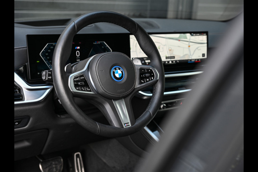 BMW X5 xDrive50e | M-SPORT | TREKHAAK | COMFORT ACCESS | BMW NIERE ICONIC GLOW | PANORAMADAK | COMFORT SEATS | AMBIANCE INTERIEUR | DRI