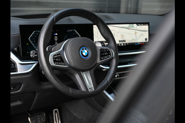 BMW X5 xDrive50e | M-SPORT | TREKHAAK | COMFORT ACCESS | BMW NIERE ICONIC GLOW | PANORAMADAK | COMFORT SEATS | AMBIANCE INTERIEUR | DRI