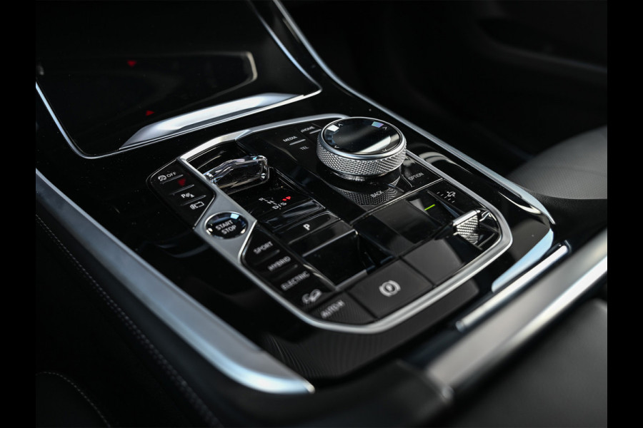 BMW X5 xDrive50e | M-SPORT | TREKHAAK | COMFORT ACCESS | BMW NIERE ICONIC GLOW | PANORAMADAK | COMFORT SEATS | AMBIANCE INTERIEUR | DRI