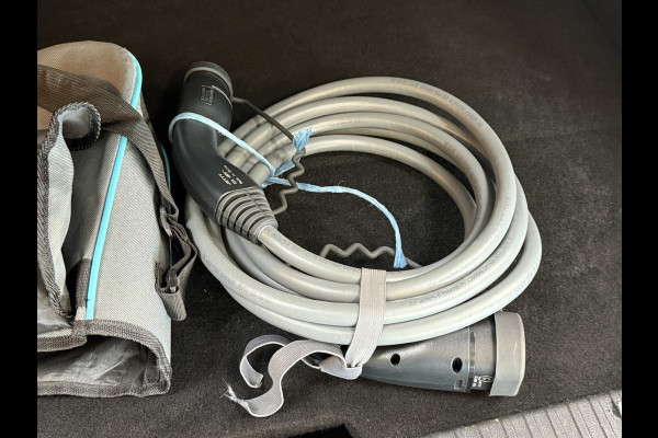 Renault Captur 1.6 E-Tech Plug-in Hybrid 160 Initiale Paris VERKOCHT! Groot navi | Bose | Leder | 18" | Camera | Volledig Dealer onderhouden!