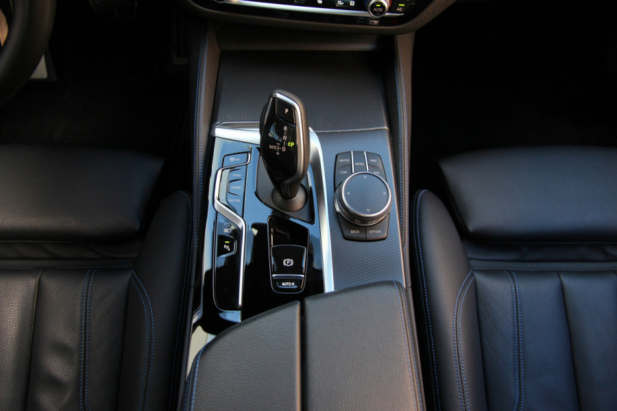 BMW 5 Serie Touring 530e xDrive Business Edition Plus | M-sport | Laser | Head-up | ACC