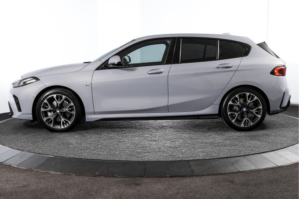 BMW 1-serie 120 M Sport - Automaat | Dig. Cockpit | Adapt. Cruise | Stoelverw. | PDC | Camera | NAV + App. Connect | ECC | DAB | LM 18" | 3654