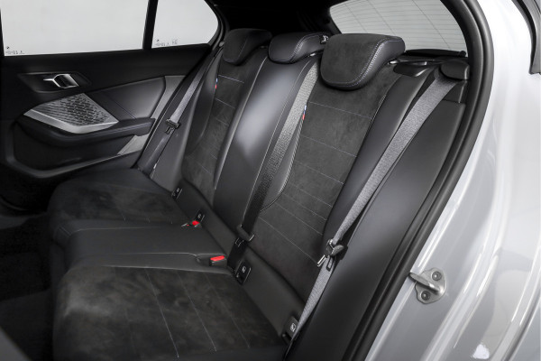 BMW 1-serie 120 M Sport - Automaat | Dig. Cockpit | Adapt. Cruise | Stoelverw. | PDC | Camera | NAV + App. Connect | ECC | DAB | LM 18" | 3654