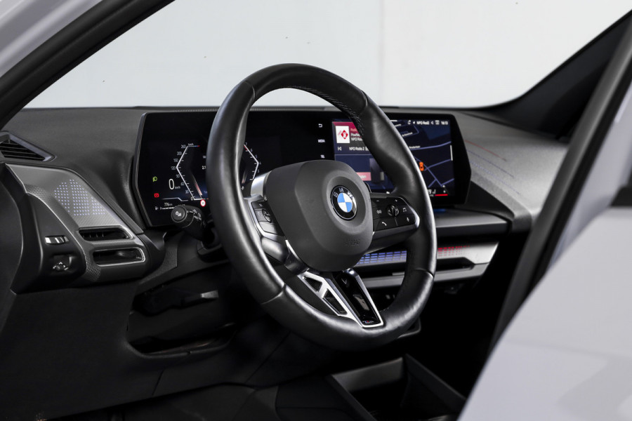 BMW 1-serie 120 M Sport - Automaat | Dig. Cockpit | Adapt. Cruise | Stoelverw. | PDC | Camera | NAV + App. Connect | ECC | DAB | LM 18" | 3654