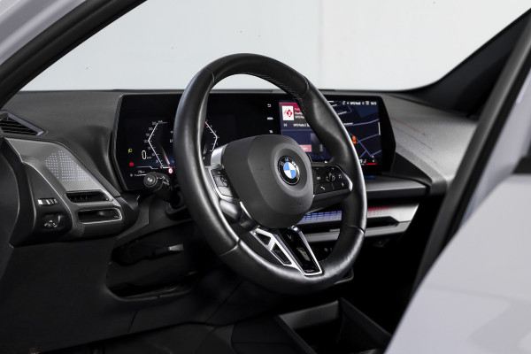 BMW 1-serie 120 M Sport - Automaat | Dig. Cockpit | Adapt. Cruise | Stoelverw. | PDC | Camera | NAV + App. Connect | ECC | DAB | LM 18" | 3654