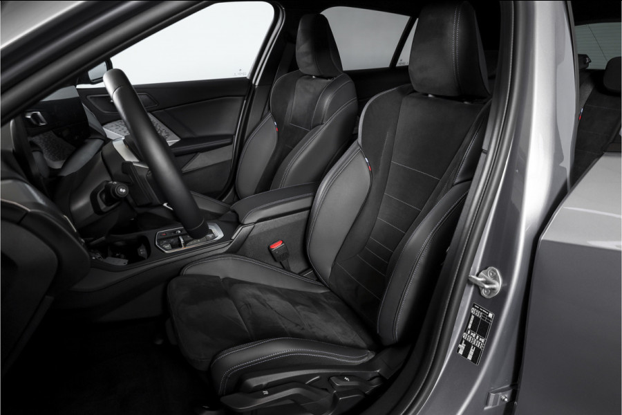 BMW 1-serie 120 M Sport | Dig. Cockpit | Adapt. Cruise | Stoelverw. | PDC | Camera | NAV + App. Connect | ECC | DAB | LM 18" | 3303