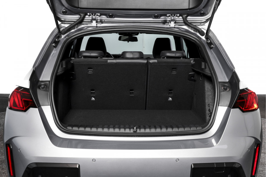 BMW 1-serie 120 M Sport | Dig. Cockpit | Adapt. Cruise | Stoelverw. | PDC | Camera | NAV + App. Connect | ECC | DAB | LM 18" | 3303