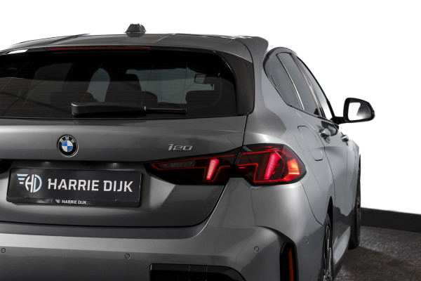 BMW 1-serie 120 M Sport | Dig. Cockpit | Adapt. Cruise | Stoelverw. | PDC | Camera | NAV + App. Connect | ECC | DAB | LM 18" | 3303