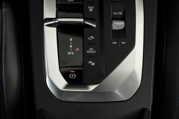 BMW 1-serie 120 M Sport | Dig. Cockpit | Adapt. Cruise | Stoelverw. | PDC | Camera | NAV + App. Connect | ECC | DAB | LM 18" | 3303