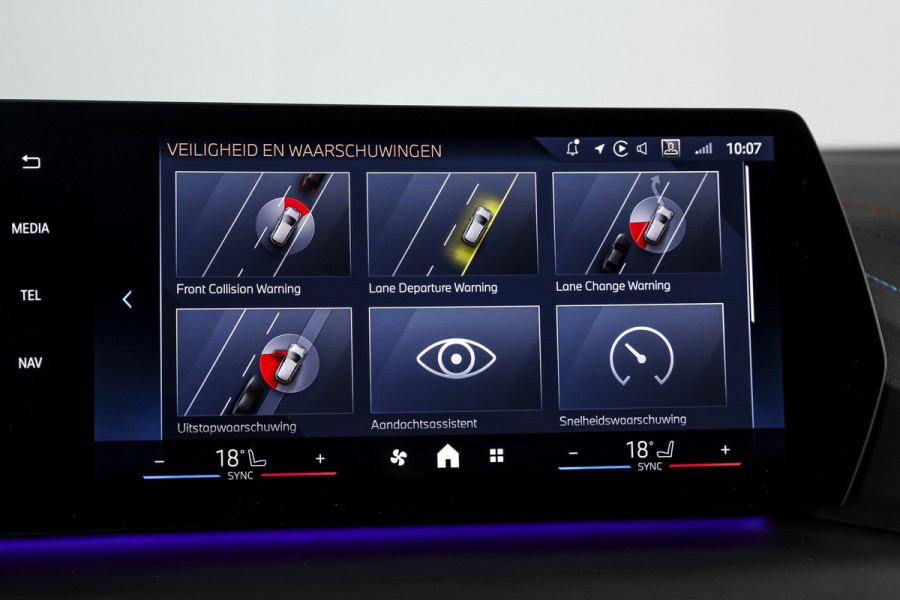 BMW 1-serie 120 M Sport | Dig. Cockpit | Adapt. Cruise | Stoelverw. | PDC | Camera | NAV + App. Connect | ECC | DAB | LM 18" | 3303