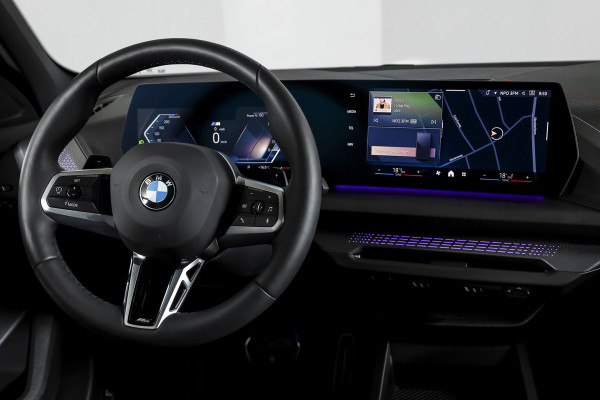 BMW 1-serie 120 M Sport | Dig. Cockpit | Adapt. Cruise | Stoelverw. | PDC | Camera | NAV + App. Connect | ECC | DAB | LM 18" | 3303