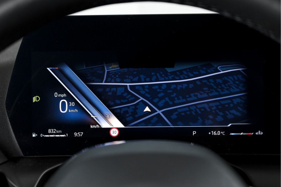 BMW 1-serie 120 M Sport | Dig. Cockpit | Adapt. Cruise | Stoelverw. | PDC | Camera | NAV + App. Connect | ECC | DAB | LM 18" | 3303