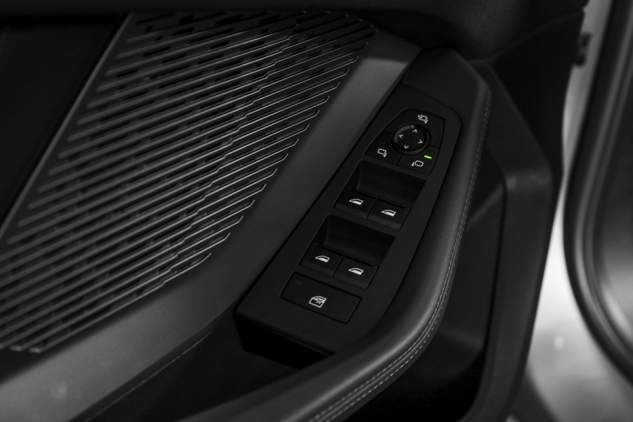 BMW 1-serie 120 M Sport | Dig. Cockpit | Adapt. Cruise | Stoelverw. | PDC | Camera | NAV + App. Connect | ECC | DAB | LM 18" | 3303