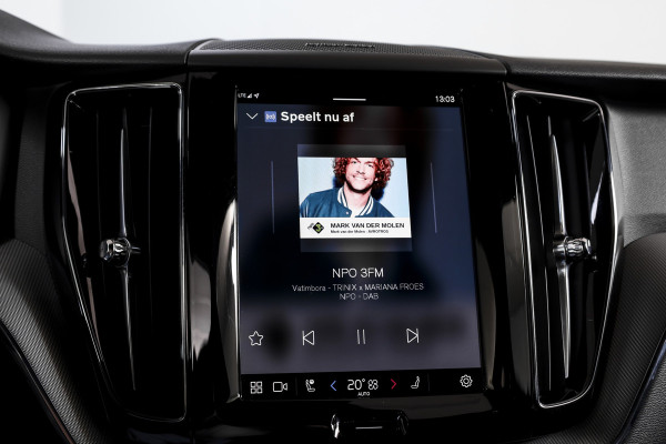 Volvo XC60 2.0 T6 Plug-in hybrid AWD Plus Black Edition | S/K-Panodak | Harman/Kardon | Dig. Cockpit | Adapt. Cruise | Memory Stoelen | Elek. Klep | Stoel-+stuurverw. | 360 Camera | NAV+App. Connect | ECC | LM 21" | 3461