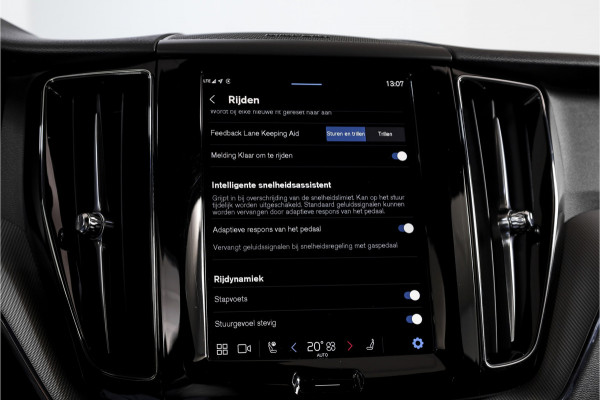 Volvo XC60 2.0 T6 Plug-in hybrid AWD Plus Black Edition | S/K-Panodak | Harman/Kardon | Dig. Cockpit | Adapt. Cruise | Memory Stoelen | Elek. Klep | Stoel-+stuurverw. | 360 Camera | NAV+App. Connect | ECC | LM 21" | 3461