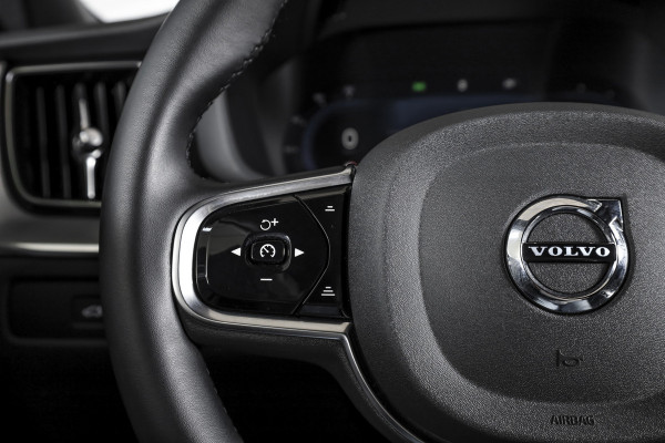Volvo XC60 2.0 T6 Plug-in hybrid AWD Plus Black Edition | S/K-Panodak | Harman/Kardon | Dig. Cockpit | Adapt. Cruise | Memory Stoelen | Elek. Klep | Stoel-+stuurverw. | 360 Camera | NAV+App. Connect | ECC | LM 21" | 3461