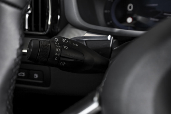 Volvo XC60 2.0 T6 Plug-in hybrid AWD Plus Black Edition | S/K-Panodak | Harman/Kardon | Dig. Cockpit | Adapt. Cruise | Memory Stoelen | Elek. Klep | Stoel-+stuurverw. | 360 Camera | NAV+App. Connect | ECC | LM 21" | 3461