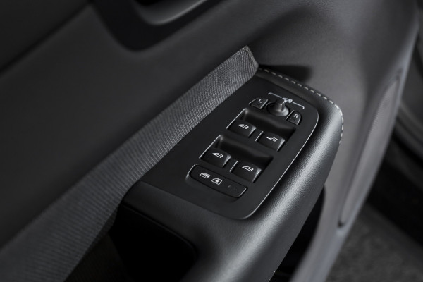 Volvo XC60 2.0 T6 Plug-in hybrid AWD Plus Black Edition | S/K-Panodak | Harman/Kardon | Dig. Cockpit | Adapt. Cruise | Memory Stoelen | Elek. Klep | Stoel-+stuurverw. | 360 Camera | NAV+App. Connect | ECC | LM 21" | 3461