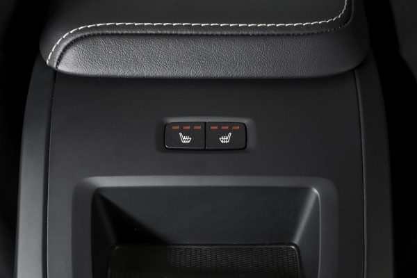 Volvo XC60 2.0 T6 Plug-in hybrid AWD Plus Black Edition | S/K-Panodak | Harman/Kardon | Dig. Cockpit | Adapt. Cruise | Memory Stoelen | Elek. Klep | Stoel-+stuurverw. | 360 Camera | NAV+App. Connect | ECC | LM 21" | 3461