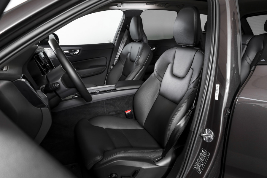 Volvo XC60 2.0 T6 Plug-in hybrid AWD Plus Dark | S/K-Panodak | Dig. Cockpit | Adapt. Cruise | Harman/Kardon | Memory Stoelen | Elek. Klep | Stoel-+stuurverw. | 360 Camera | NAV+App. Connect | LM 19" |