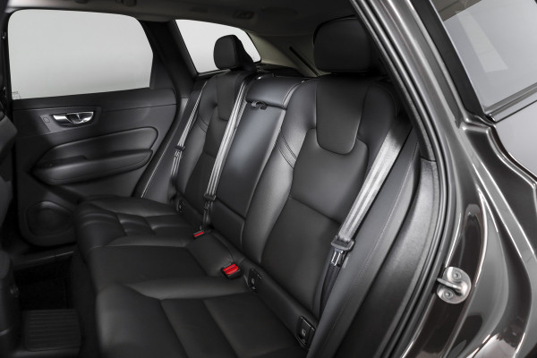 Volvo XC60 2.0 T6 Plug-in hybrid AWD Plus Dark | S/K-Panodak | Dig. Cockpit | Adapt. Cruise | Harman/Kardon | Memory Stoelen | Elek. Klep | Stoel-+stuurverw. | 360 Camera | NAV+App. Connect | LM 19" |