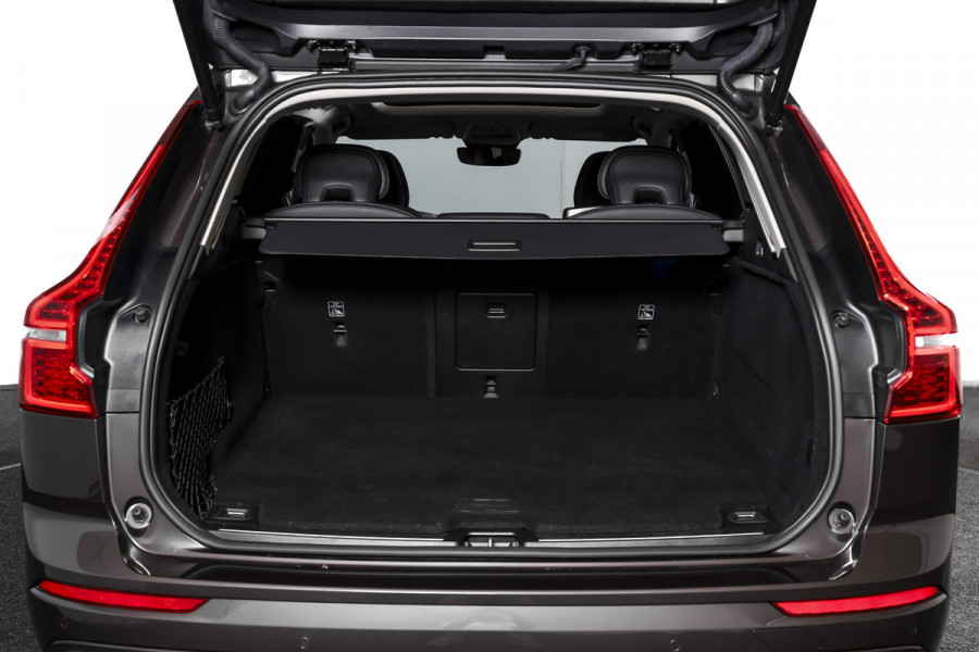 Volvo XC60 2.0 T6 Plug-in hybrid AWD Plus Dark | S/K-Panodak | Dig. Cockpit | Adapt. Cruise | Harman/Kardon | Memory Stoelen | Elek. Klep | Stoel-+stuurverw. | 360 Camera | NAV+App. Connect | LM 19" |
