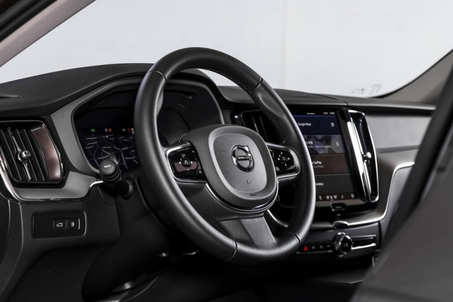 Volvo XC60 2.0 T6 Plug-in hybrid AWD Plus Dark | S/K-Panodak | Dig. Cockpit | Adapt. Cruise | Harman/Kardon | Memory Stoelen | Elek. Klep | Stoel-+stuurverw. | 360 Camera | NAV+App. Connect | LM 19" |