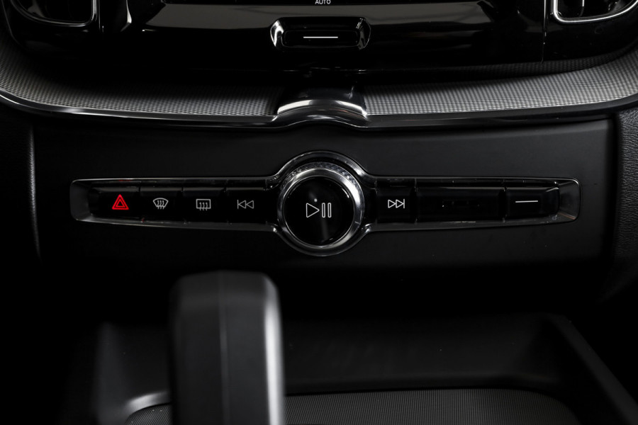 Volvo XC60 2.0 T6 Plug-in hybrid AWD Plus Dark | S/K-Panodak | Dig. Cockpit | Adapt. Cruise | Harman/Kardon | Memory Stoelen | Elek. Klep | Stoel-+stuurverw. | 360 Camera | NAV+App. Connect | LM 19" |