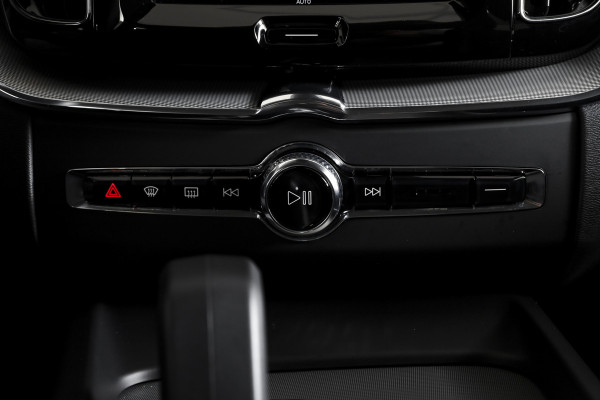 Volvo XC60 2.0 T6 Plug-in hybrid AWD Plus Dark | S/K-Panodak | Dig. Cockpit | Adapt. Cruise | Harman/Kardon | Memory Stoelen | Elek. Klep | Stoel-+stuurverw. | 360 Camera | NAV+App. Connect | LM 19" |