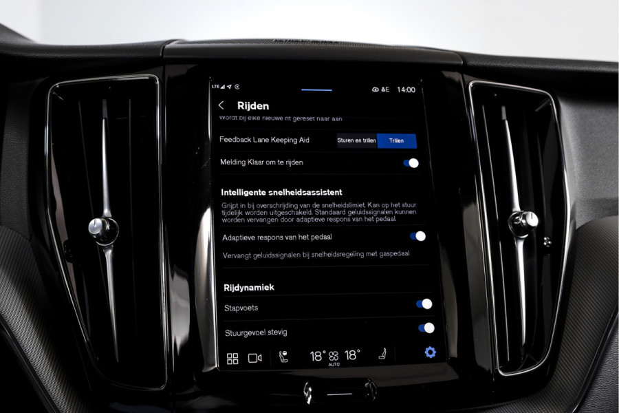 Volvo XC60 2.0 T6 Plug-in hybrid AWD Plus Dark | S/K-Panodak | Dig. Cockpit | Adapt. Cruise | Harman/Kardon | Memory Stoelen | Elek. Klep | Stoel-+stuurverw. | 360 Camera | NAV+App. Connect | LM 19" |