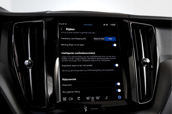 Volvo XC60 2.0 T6 Plug-in hybrid AWD Plus Dark | S/K-Panodak | Dig. Cockpit | Adapt. Cruise | Harman/Kardon | Memory Stoelen | Elek. Klep | Stoel-+stuurverw. | 360 Camera | NAV+App. Connect | LM 19" |