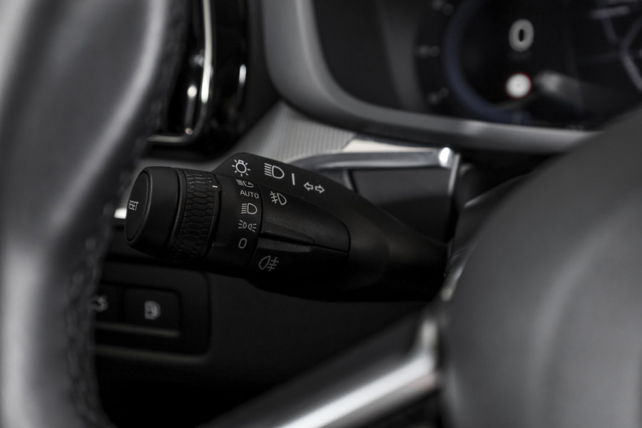 Volvo XC60 2.0 T6 Plug-in hybrid AWD Plus Dark | S/K-Panodak | Dig. Cockpit | Adapt. Cruise | Harman/Kardon | Memory Stoelen | Elek. Klep | Stoel-+stuurverw. | 360 Camera | NAV+App. Connect | LM 19" |