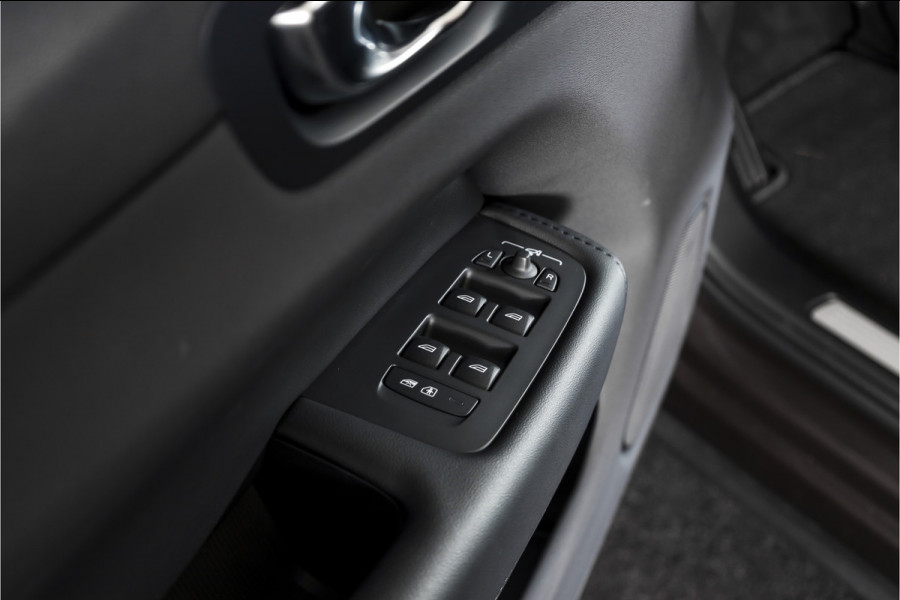 Volvo XC60 2.0 T6 Plug-in hybrid AWD Plus Dark | S/K-Panodak | Dig. Cockpit | Adapt. Cruise | Harman/Kardon | Memory Stoelen | Elek. Klep | Stoel-+stuurverw. | 360 Camera | NAV+App. Connect | LM 19" |