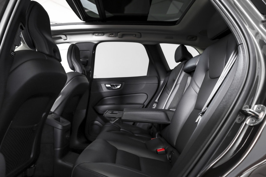 Volvo XC60 2.0 T6 Plug-in hybrid AWD Plus Dark | S/K-Panodak | Dig. Cockpit | Adapt. Cruise | Harman/Kardon | Memory Stoelen | Elek. Klep | Stoel-+stuurverw. | 360 Camera | NAV+App. Connect | LM 19" |