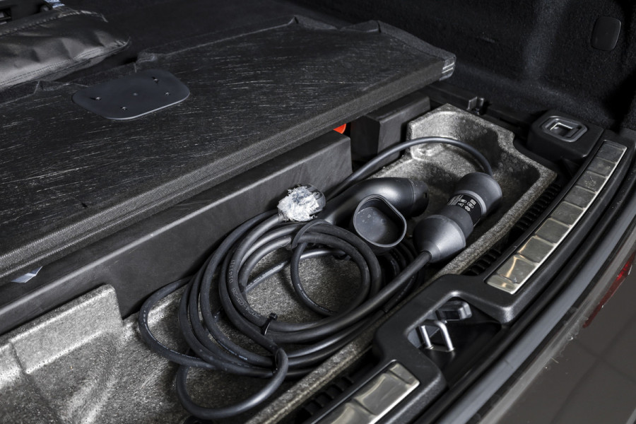 Volvo XC60 2.0 T6 Plug-in hybrid AWD Plus Dark | S/K-Panodak | Dig. Cockpit | Adapt. Cruise | Harman/Kardon | Memory Stoelen | Elek. Klep | Stoel-+stuurverw. | 360 Camera | NAV+App. Connect | LM 19" |