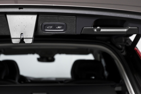 Volvo XC60 2.0 T6 Plug-in hybrid AWD Plus Dark | S/K-Panodak | Dig. Cockpit | Adapt. Cruise | Harman/Kardon | Memory Stoelen | Elek. Klep | Stoel-+stuurverw. | 360 Camera | NAV+App. Connect | LM 19" |