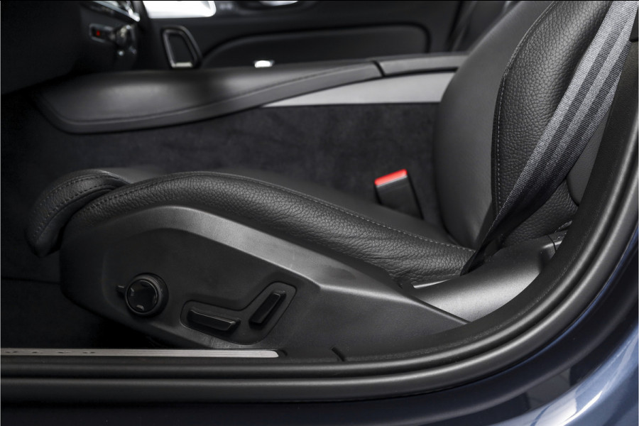 Volvo V60 2.0 T6 Plug-in hybrid AWD Ultra Dark | S/K-panodak | Bowers/Wilkens | Dig. Cockpit | Adapt. Cruise | Memory Stoelen | Elek. Klep | Stoel-+stuurverw. | 360 Camera | NAV+App. Connect | Elek. trekhaak | LM 19" |