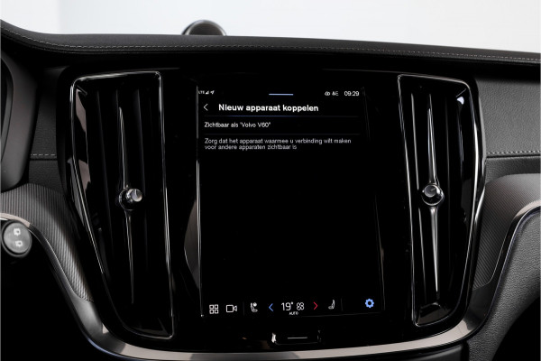 Volvo V60 2.0 T6 Plug-in hybrid AWD Ultra Dark | S/K-panodak | Bowers/Wilkens | Dig. Cockpit | Adapt. Cruise | Memory Stoelen | Elek. Klep | Stoel-+stuurverw. | 360 Camera | NAV+App. Connect | Elek. trekhaak | LM 19" |