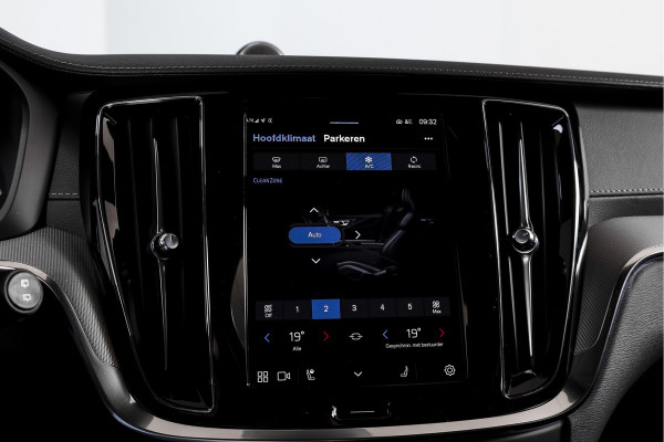 Volvo V60 2.0 T6 Plug-in hybrid AWD Ultra Dark | S/K-panodak | Bowers/Wilkens | Dig. Cockpit | Adapt. Cruise | Memory Stoelen | Elek. Klep | Stoel-+stuurverw. | 360 Camera | NAV+App. Connect | Elek. trekhaak | LM 19" |