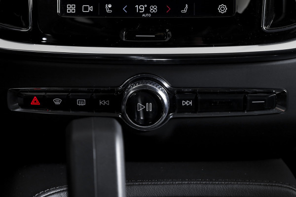 Volvo V60 2.0 T6 Plug-in hybrid AWD Ultra Dark | S/K-panodak | Bowers/Wilkens | Dig. Cockpit | Adapt. Cruise | Memory Stoelen | Elek. Klep | Stoel-+stuurverw. | 360 Camera | NAV+App. Connect | Elek. trekhaak | LM 19" |
