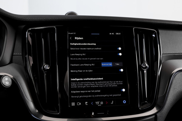 Volvo V60 2.0 T6 Plug-in hybrid AWD Ultra Dark | S/K-panodak | Bowers/Wilkens | Dig. Cockpit | Adapt. Cruise | Memory Stoelen | Elek. Klep | Stoel-+stuurverw. | 360 Camera | NAV+App. Connect | Elek. trekhaak | LM 19" |