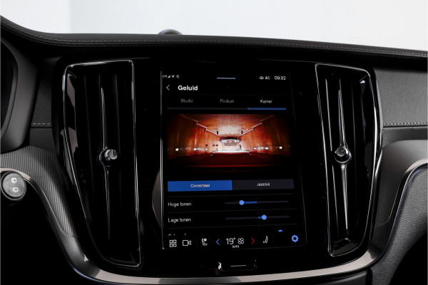 Volvo V60 2.0 T6 Plug-in hybrid AWD Ultra Dark | S/K-panodak | Bowers/Wilkens | Dig. Cockpit | Adapt. Cruise | Memory Stoelen | Elek. Klep | Stoel-+stuurverw. | 360 Camera | NAV+App. Connect | Elek. trekhaak | LM 19" |