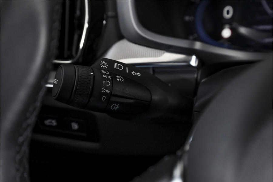 Volvo V60 2.0 T6 Plug-in hybrid AWD Ultra Dark | S/K-panodak | Bowers/Wilkens | Dig. Cockpit | Adapt. Cruise | Memory Stoelen | Elek. Klep | Stoel-+stuurverw. | 360 Camera | NAV+App. Connect | Elek. trekhaak | LM 19" |