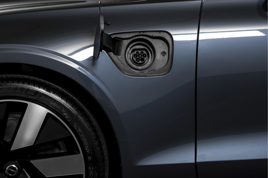Volvo V60 2.0 T6 Plug-in hybrid AWD Ultra Dark | S/K-panodak | Bowers/Wilkens | Dig. Cockpit | Adapt. Cruise | Memory Stoelen | Elek. Klep | Stoel-+stuurverw. | 360 Camera | NAV+App. Connect | Elek. trekhaak | LM 19" |