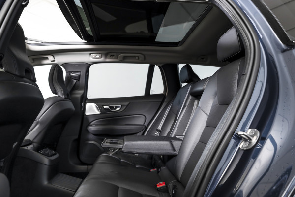 Volvo V60 2.0 T6 Plug-in hybrid AWD Ultra Dark | S/K-panodak | Bowers/Wilkens | Dig. Cockpit | Adapt. Cruise | Memory Stoelen | Elek. Klep | Stoel-+stuurverw. | 360 Camera | NAV+App. Connect | Elek. trekhaak | LM 19" |